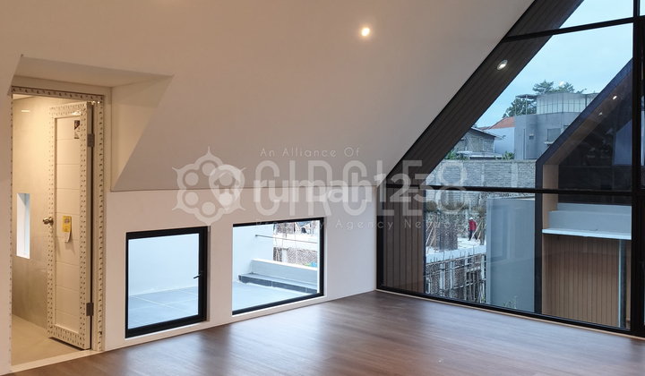 Dijual Rumah Bagus Cantik Kawasan Elite di Setraduta Bandung Dijual Rumah Bagus Cantik Kawasan Elite di Setraduta Bandung