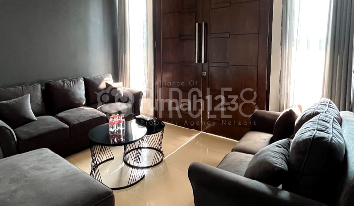 Rumah Cantik dengan Kolam Renang di Lembang Bandung