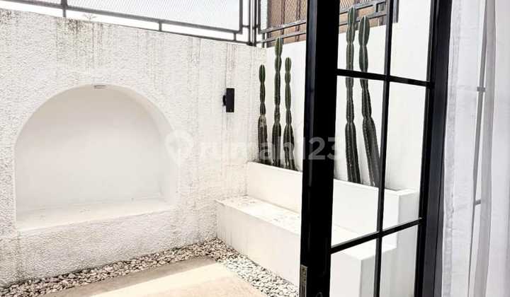 Dijual Rumah Rasa Villa Full Furnish di Lembang Bandung 2