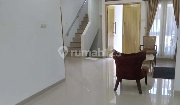 Rumah Bagus Unfurnished di Geger Kalong, Bandung