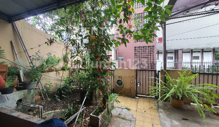 "Homey" 2-story house, Strategic Location, Quiet, Batik Kumeli Street, Bandung 2