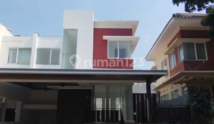 disewakan rumah Minimalis bagus yg full renovasi dengan suasana aman, nyaman dan asri, ada kamar Utama di bawah dan kamar mandi didalam 1