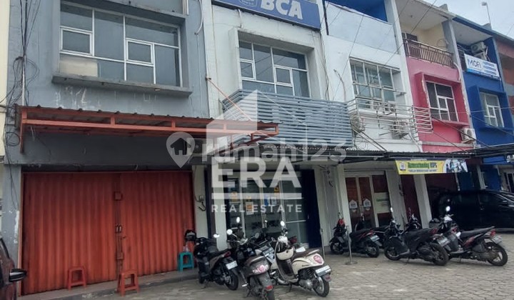 For sale, fast-selling 3-story shop house, strategic location by Kranggan Raya street, suitable for commercial office. 2