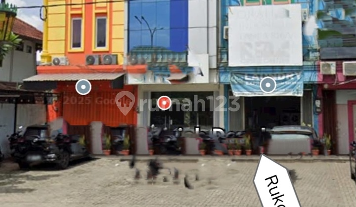 3.5 Floor Shop House in a Strategic Location at Margonda, Depok City 1