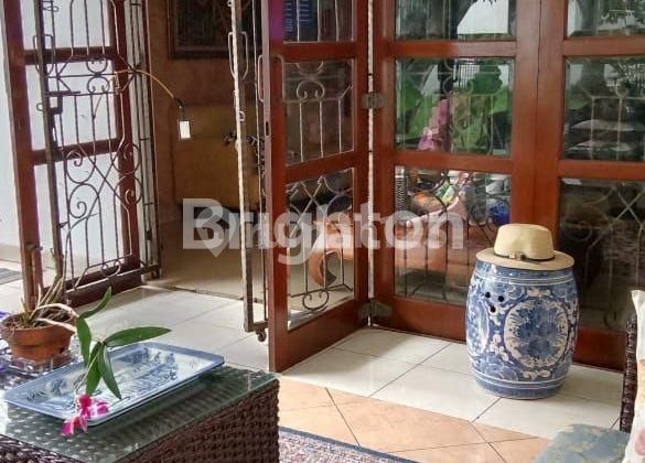 A RESIDENTIAL HOME LIKE A VILLA IN BINTARO TANGSEL WITH A SPACIOUS, COOL, AND LUSH GARDEN