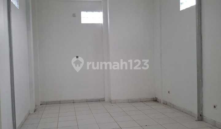 3.5 Floor Shop House in a Strategic Location at Margonda, Depok City 2