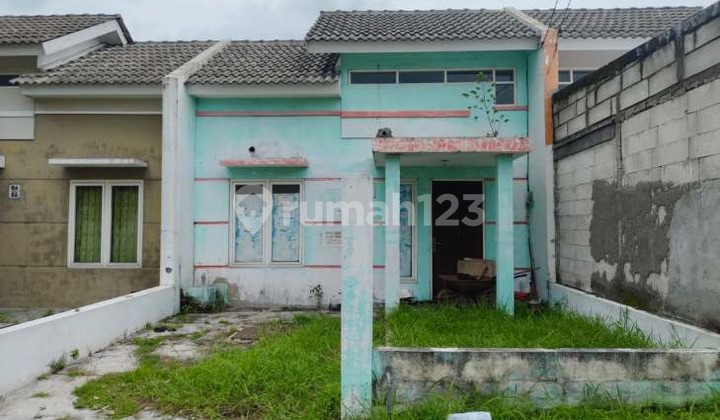 Nice Cheap House Close to Shopping Center in Sidoarjo