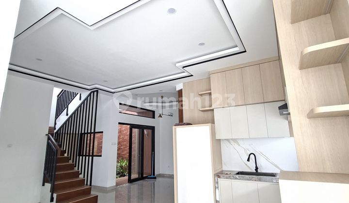 Rumah Mewah di Jual Lokasi Strategis di Area BSD