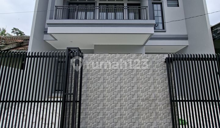 Luxury House for Quick Sale, Highly Strategic Location