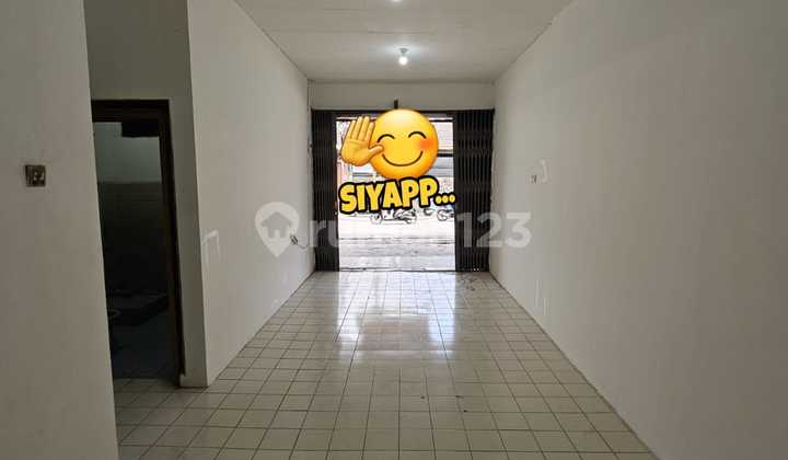 For Rent – Commercial Space on Main Road in Taman Kopo Indah 1, Strategic Location on Main Street, Suitable for Various Types of Businesses.