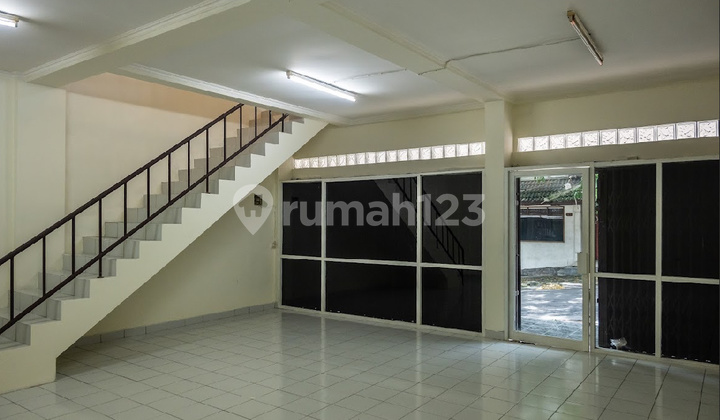 Strategic 3-Storey Shop House - Sukaraja R04