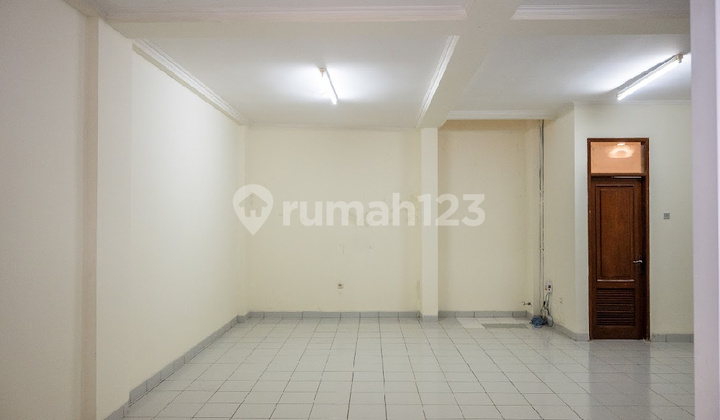 Strategic 3-Storey Shop House - Sukaraja R04