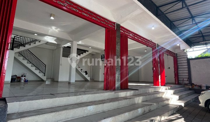 Shop House in a Strategic Location on the Side of the Main Road Sempidi 2