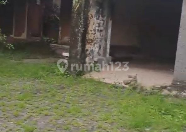 Tanah Dengan Bonus Bangunan Di Lokasi Strategis Di Tengkulak Kelod