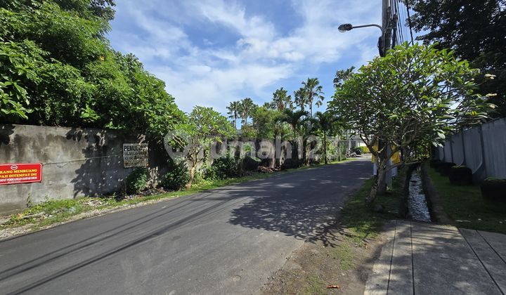 For Sale Small Land on Jalan Utama Kayu Tulang Utara, located in a commercial area.