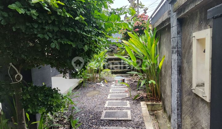 Disewakan.rumah Luas bisa Parkir 2 Mobil 2