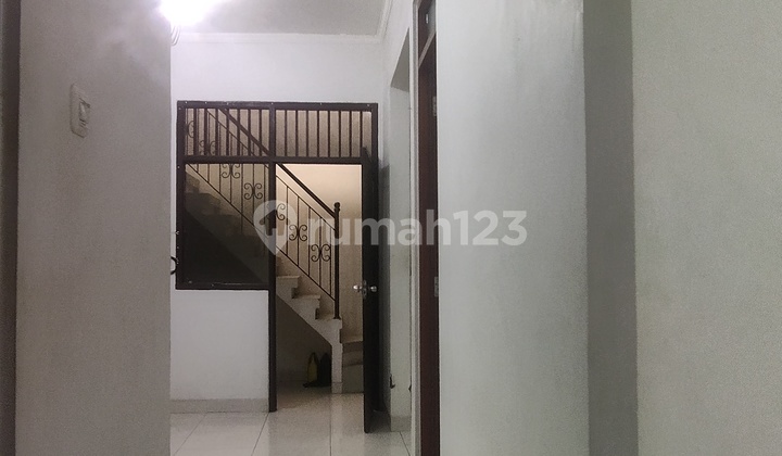 [For Rent] Hot Rent!! Neat House Inside Complex, One Step to Buaran Plaza Mall, Station & Buaran Bus Stop, East Jakarta