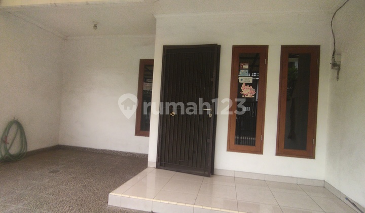 [For Rent] Hot Rent!! Neat House Inside Complex, One Step to Buaran Plaza Mall, Station & Buaran Bus Stop, East Jakarta