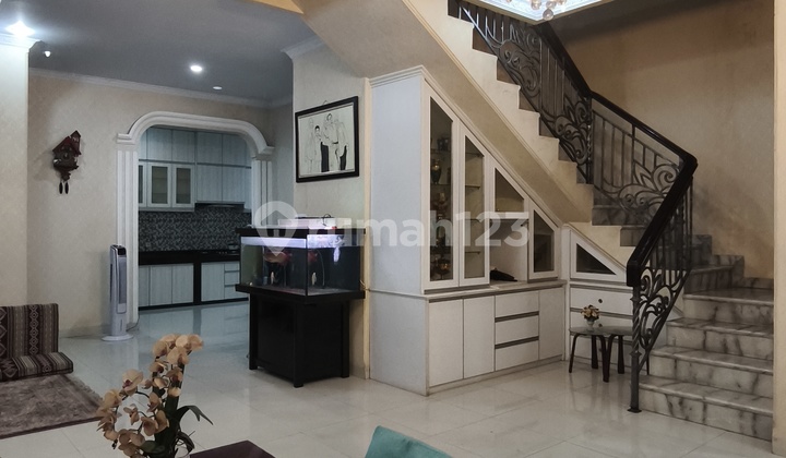 Rumah di Buaran 2 Lantai Full Furnish Siap Huni Tinggal Bawa Baju Selangkah ke Mall