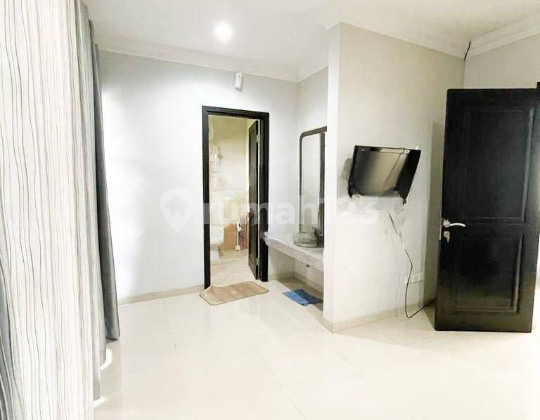 RUMAH HOOK SIAP HUNI, BAGUS DI CENTRAL PARK A YANI SURABAYA BISA KPR 2