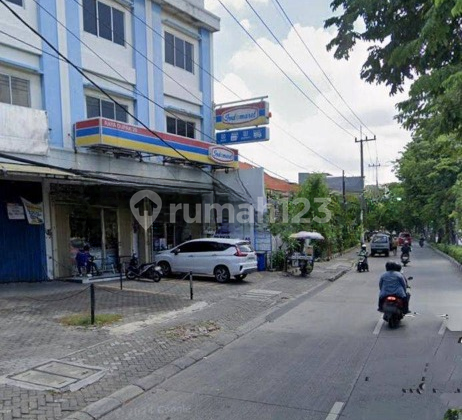 RUKO 3.5 STOREYS ON JL RAYA DUPAK SURABAYA READY TO USE, CAN RENT 3 UNITS IN A ROW.