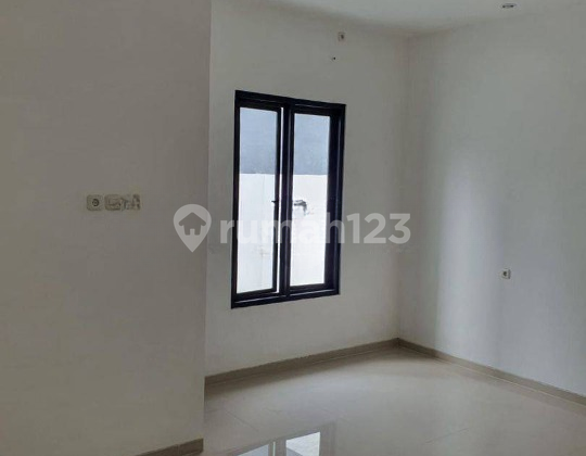 Rumah 2 LT Baru Gress dan Minimalis di Nirwana Eksekutif Surabaya