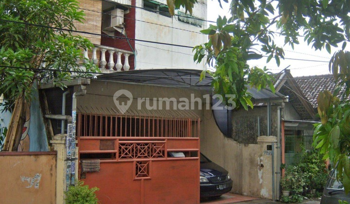 Calculate the land for a boarding house near UK. PETRA, 12 rooms with SHM.