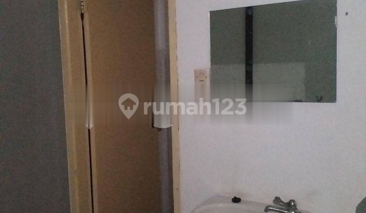 READY-TO-USE RUKO (SHOPHOUSE) FORMER OFFICE 3 FLOORS AT 21 KLAMPIS SURABAYA, KPR ELIGIBLE 2