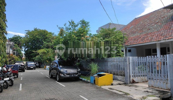 OLD 1-STORY HOUSE IN TENGGILIS TENGAH, SURABAYA