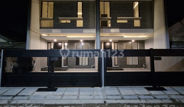 Rumah Baru SHM 2 Lantai Siap Huni, Manyar.