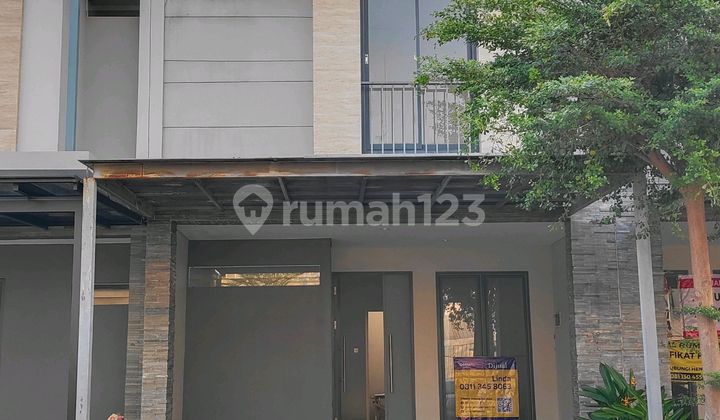 For Sale at a Loss: Ready-to-Occupy 2-Story House in Springville Residence Surabaya with a Back Terrace. 2