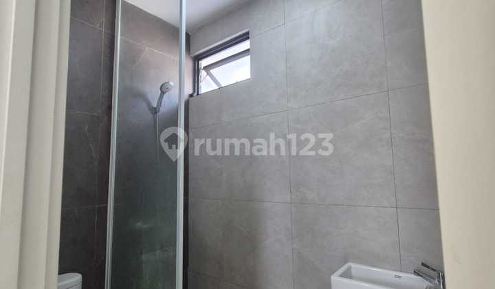 Disewakan Rumah 2 Lantai Unfurnish Masih Baru Siap Huni Bebas Banjir Shm Nego 2