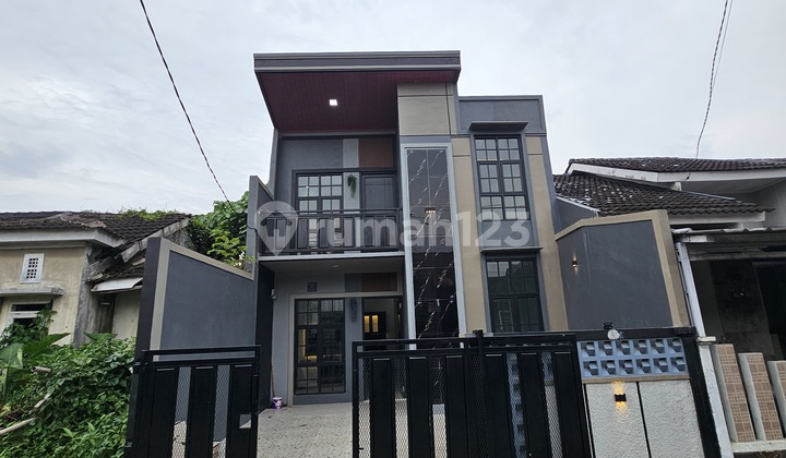 Luxurious 2-Story House in Ciputra with Free Kitchen Set