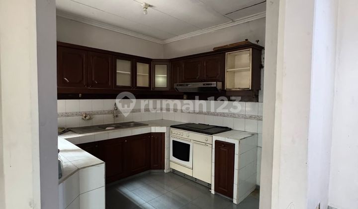 Jual Cepat, Rumah Posisi Hoek Rapih Siap Huni di Kedoya, Nego 2