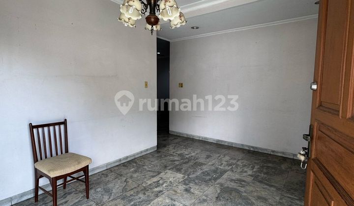 Jual Cepat, Rumah Posisi Hoek Rapih Siap Huni di Kedoya, Nego