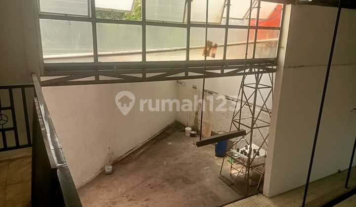 For Rent: Commercial Building Former Car Showroom Beside Sultan Agung Main Road, West Bekasi Commercial Building in West Bekasi 500.0 m² Unfurnished HGB 2