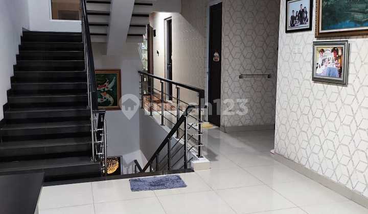 For Sale Cheap 3-Story House in Mangga Besar, West Jakarta 2