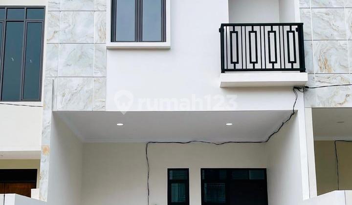 Rumah 2 Lantai Di Harapan Indah Bekasi Kota