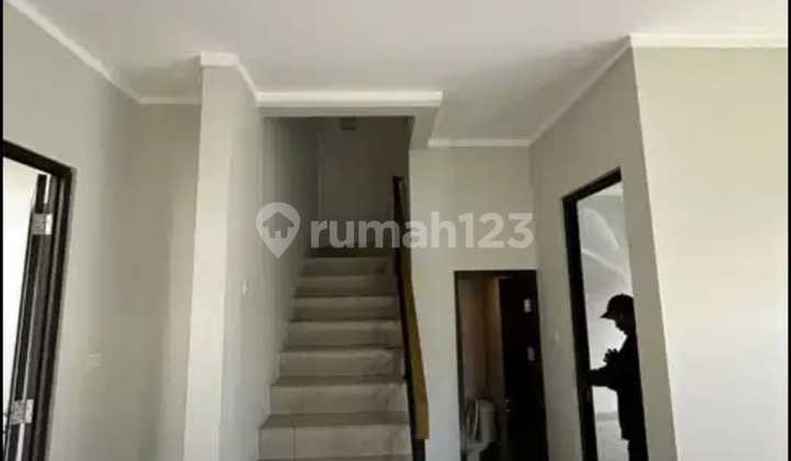 Hook House in Cluster Burgundy Summarecon Bekasi 2