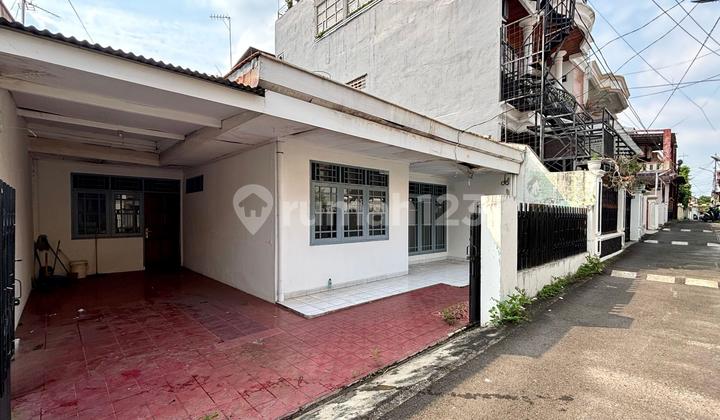 House Land Calculation Ready for Renovation in East Tebet with One-Car Road Access Close to Main Road