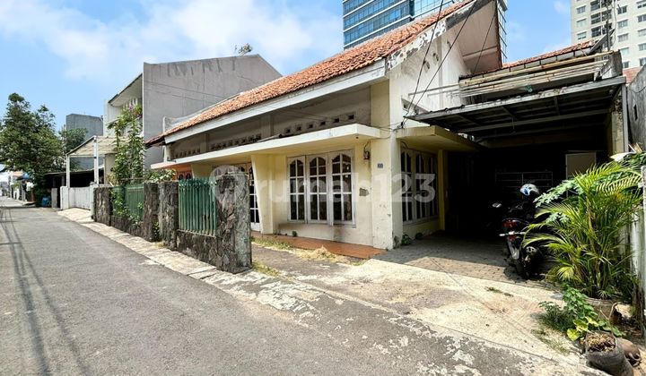 RUMAH HITUNG TANAH DI TEBET BARAT COCOK UNTUK INVESTASI LEBAR 18 METER RUMAH HITUNG TANAH DI TEBET BARAT COCOK UNTUK INVESTASI LEBAR 18 METER