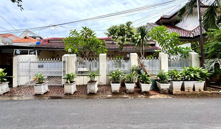 Rumah Siap Huni di Tebet Barat Akses Jalan 2 Mobil Rumah Siap Huni di Tebet Barat Akses Jalan 2 Mobil