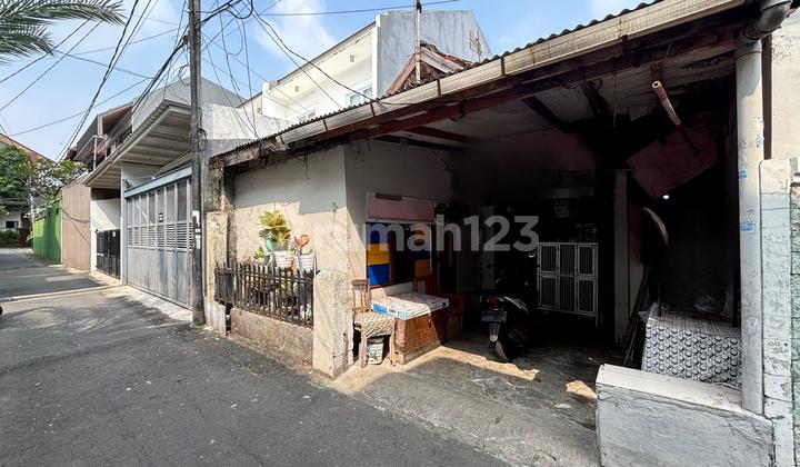 RUmah Hitung Tanah Dekat Eco Park di Tebet TImur Akses Jalan 1 Mobil Dekat Jalan Lebar RUmah Hitung Tanah Dekat Eco Park di Tebet TImur Akses Jalan 1 Mobil Dekat Jalan Lebar