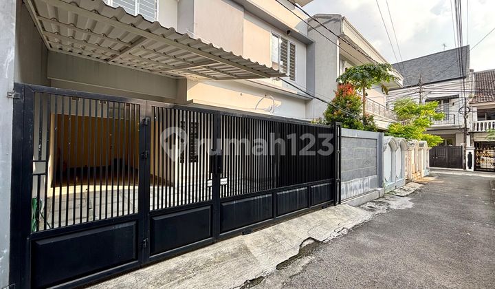 Rumah Minimalis Siap Huni di Tebet Timur Akses Jalan 1 Mobil Dekat Jalan 2 Mobil Terenovasi Rumah Minimalis Siap Huni di Tebet Timur Akses Jalan 1 Mobil Dekat Jalan 2 Mobil Terenovasi