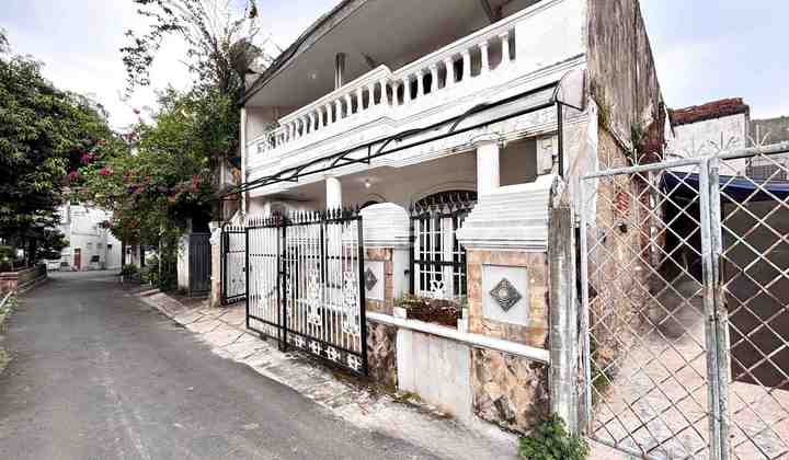 Rumah Huni Dekat Taman dan Parkiran Luas di Tebet Barat Akses Mudah