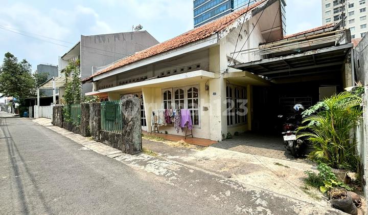 RUMAH HITUNG TANAH DI TEBET BARAT COCOK UNTUK INVESTASI LEBAR 18 METER  2