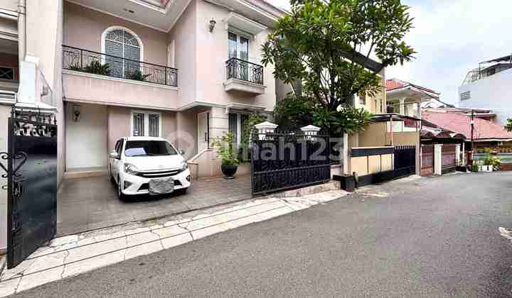 Rumah Terbaik Siap Huni Dekat Taman Eco Park di Tebet Barat