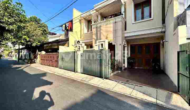 Rumah Siap Huni Modern Minimalis di Komplek Premium Tebet Akses Jalan 3 Mobil Rumah Siap Huni Modern Minimalis di Komplek Premium Tebet Akses Jalan 3 Mobil