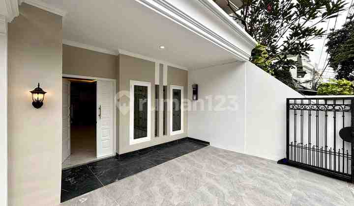 RUMAH NEW RENOVATED DI TEBET BARAT AKSES JALAN 1 MOBIL 2
