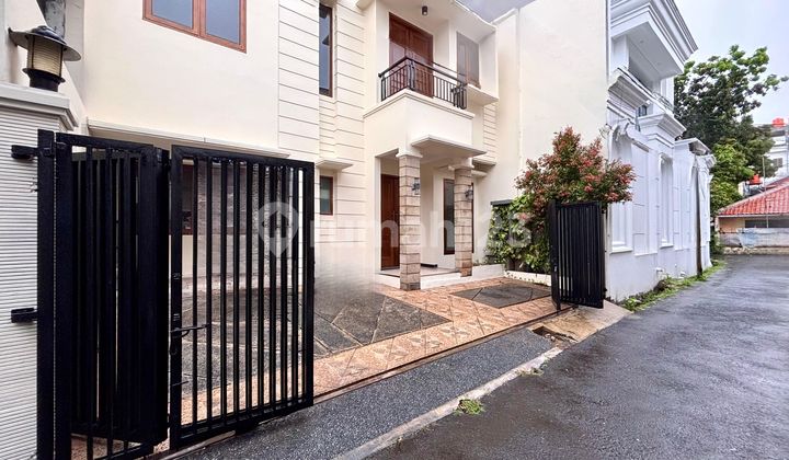 Rumah dekat Taman Akses Mudah di Tebet Timur